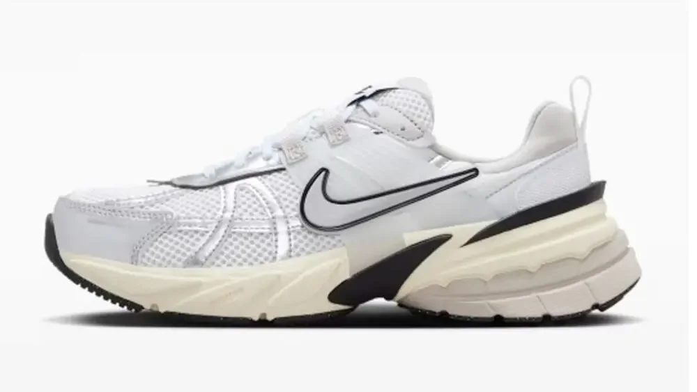 Nike Women V2k Run White Metallic Silver FD0736-100 - Size 10.5 / 42.5